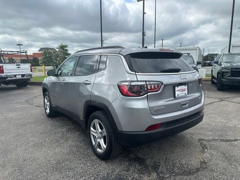 Used 2024 Jeep Compass Latitude AWD/4WD image 5