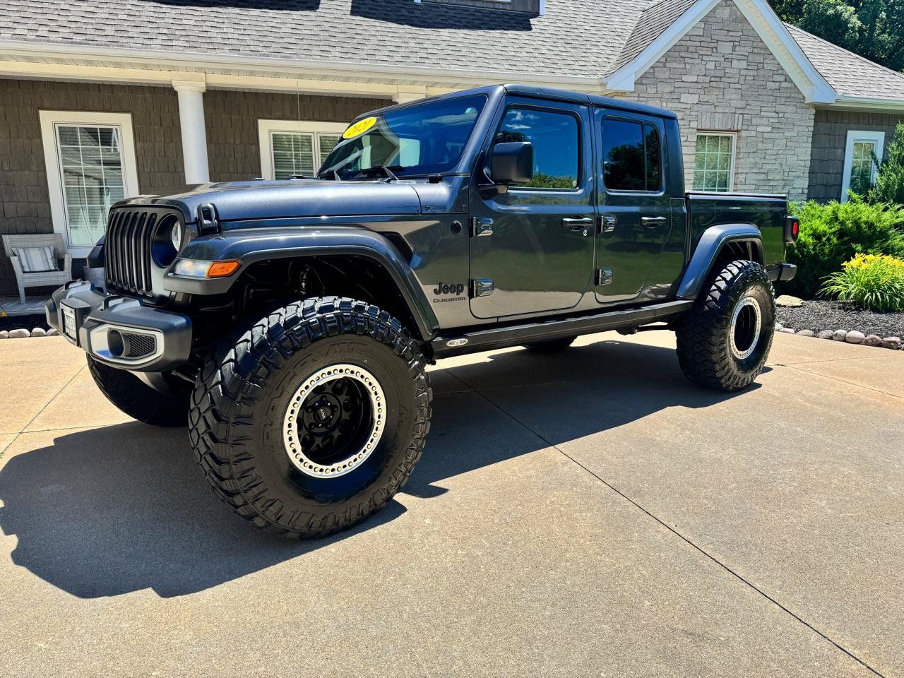 Used 2021 Jeep Gladiator Sport AWD/4WD image 2