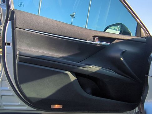 Used 2019 Toyota Camry XSE image 14