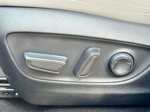 Used 2022 Toyota RAV4 XLE w/ Carpet Mat Package (TMS) FWD image 27