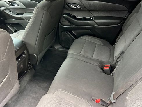 Used 2023 Chevrolet Traverse LT image 15