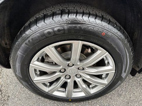 Used 2022 Cadillac XT4 Premium Luxury w/ Safety Alert Package FWD image 17