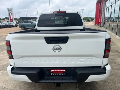 Certified 2025 Nissan Frontier SV w/ SV Convenience Package RWD image 3