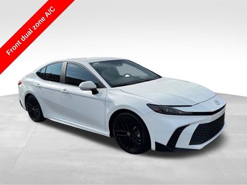 Used 2025 Toyota Camry SE w/ Convenience Package image 10