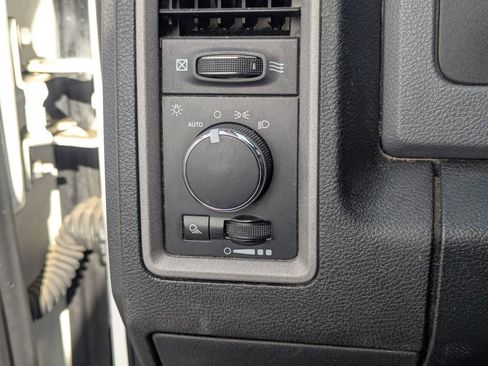 Used 2017 RAM 1500 ST image 21