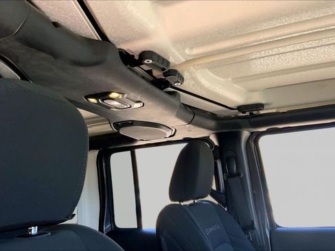 Used 2020 Jeep Wrangler Unlimited Sahara w/ Uconnect 4C Nav & Sound Group AWD/4WD image 12
