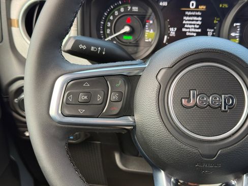 Used 2025 Jeep Wrangler Unlimited Sahara w/ Safety Group image 20