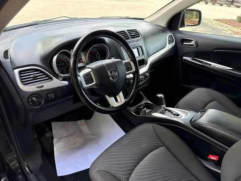 Used 2020 Dodge Journey SE w/ SE Popular Equipment Group FWD image 9