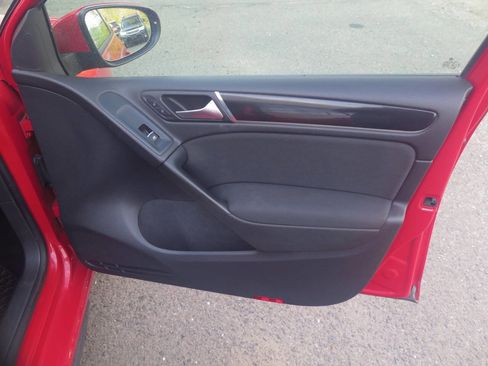 Used 2012 Volkswagen Golf 4-Door FWD image 19