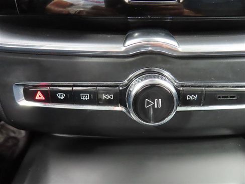 Used 2020 Volvo XC60 T6 Momentum w/ Protection Package Premier AWD/4WD image 29