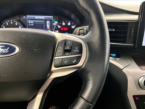Used 2022 Ford Explorer XLT w/ Equipment Group 202A AWD/4WD image 18