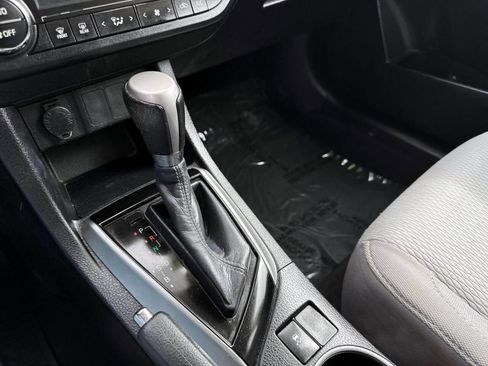 Used 2015 Toyota Corolla LE FWD image 18