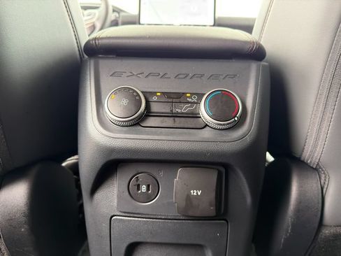 Used 2025 Ford Explorer Active w/ Active Comfort Package AWD/4WD image 17
