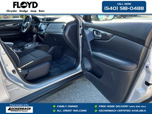 Used 2019 Nissan Rogue SV image 29