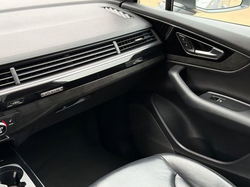 Used 2019 Audi Q7 3.0T Premium w/ Convenience Package AWD/4WD image 18