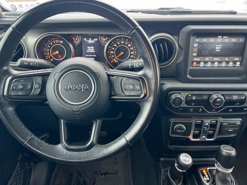 Used 2022 Jeep Gladiator Willys image 14