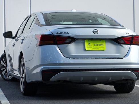 Used 2021 Nissan Altima 2.5 SV FWD image 5