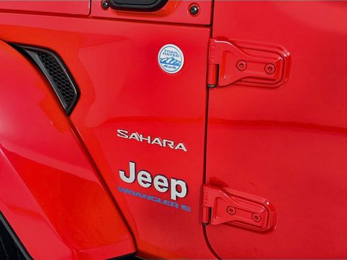 Used 2023 Jeep Wrangler Unlimited Sahara w/ Cold Weather Group AWD/4WD image 10