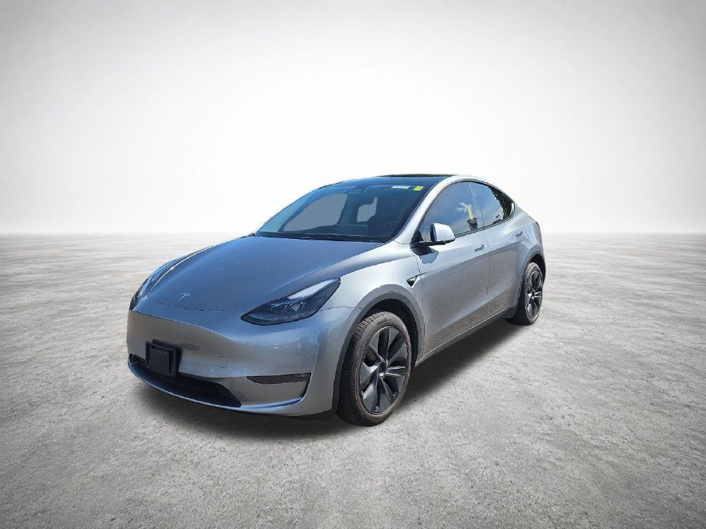 Used 2024 Tesla Model Y Long Range AWD/4WD image 3