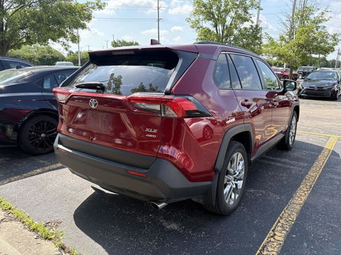 Used 2019 Toyota RAV4 XLE Premium w/ Cold Weather Package AWD/4WD image 6