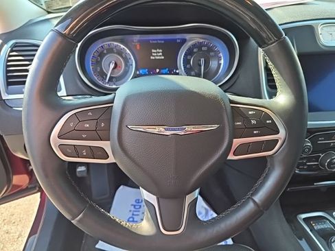 Used 2018 Chrysler 300 Limited AWD/4WD image 11