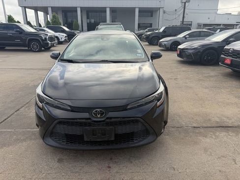 Used 2022 Toyota Corolla LE image 2