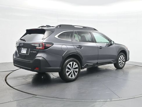 Used 2025 Subaru Outback Premium AWD/4WD image 5