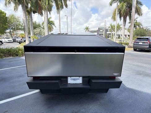 Used 2025 Tesla Cybertruck AWD Crew Cab image 7