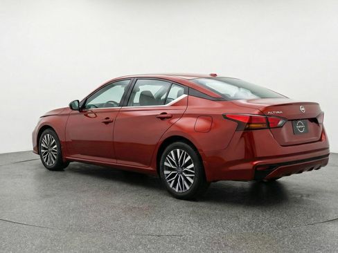 Used 2025 Nissan Altima 2.5 SV image 6