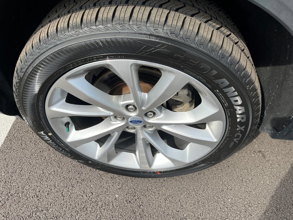 Used 2022 Ford Explorer Platinum w/ Equipment Group 601A AWD/4WD image 9