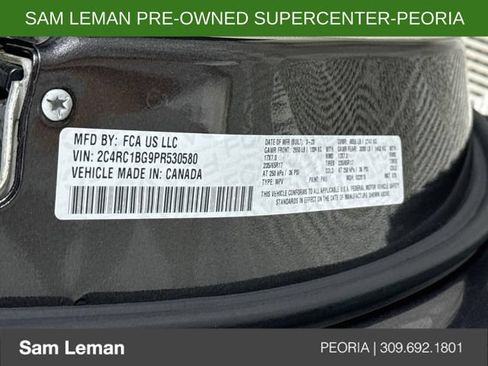 Used 2023 Chrysler Pacifica Touring-L FWD image 30