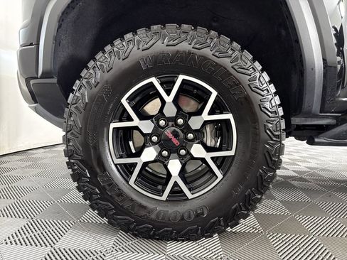 New 2025 GMC Canyon AT4 w/ AT4X Package image 9