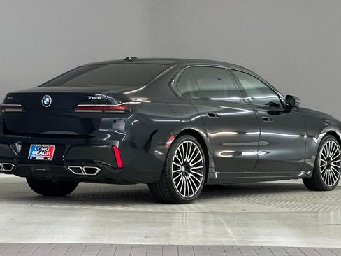 Certified 2025 BMW 760i xDrive AWD/4WD image 9