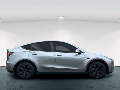 Used 2025 Tesla Model Y Long Range RWD image 7
