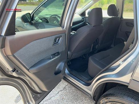 Used 2023 Nissan Rogue S image 18