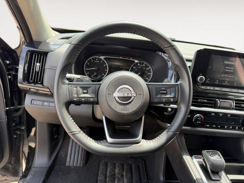 Used 2024 Nissan Pathfinder SV AWD/4WD image 12