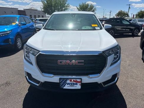 Used 2024 GMC Terrain SLE FWD image 2