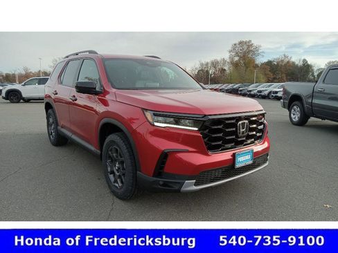 Certified 2025 Honda Pilot TrailSport image 15