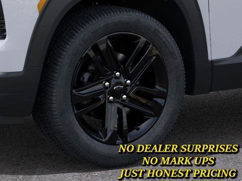 New 2026 Chevrolet TrailBlazer LT w/ Convenience Package FWD image 9