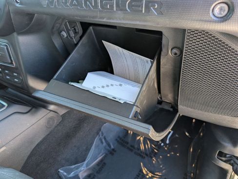 Used 2021 Jeep Wrangler Sport S AWD/4WD image 29