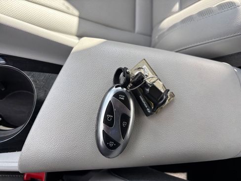 Used 2025 Hyundai Elantra Limited image 23