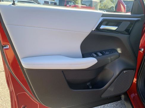 New 2025 Mitsubishi Outlander SE image 5