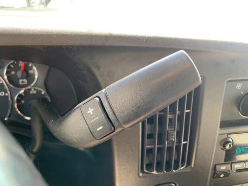 Used 2018 Chevrolet Express 2500 w/ Driver Convenience Package RWD image 16