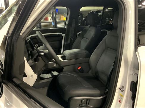 New 2026 Land Rover Defender 110 X-Dynamic SE image 9