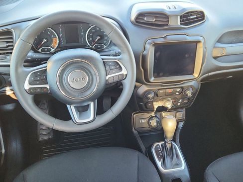 Used 2023 Jeep Renegade Latitude image 12