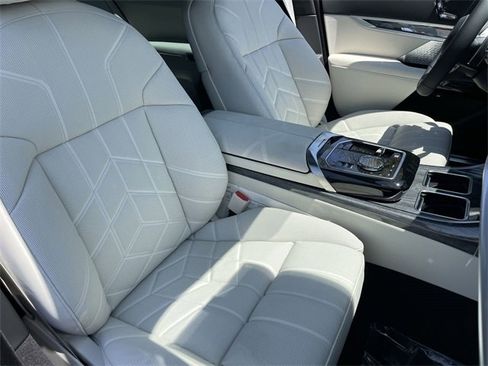 New 2025 BMW 740i image 11