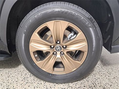 Used 2023 Toyota Highlander Bronze Edition image 8