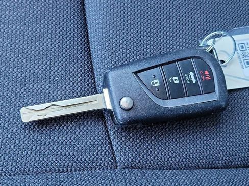 Certified 2022 Toyota Corolla LE image 29