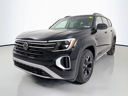 New 2026 Volkswagen Atlas Peak Edition image 3