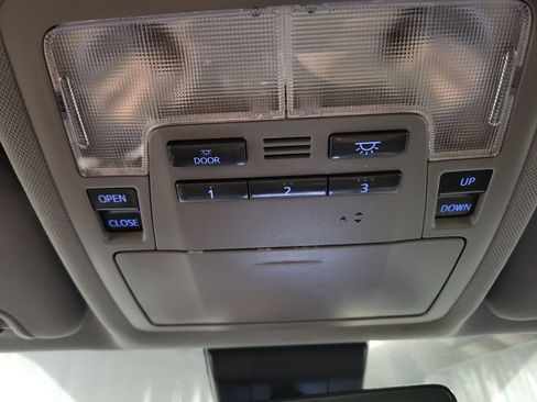 Used 2019 Toyota Highlander XLE AWD/4WD image 24